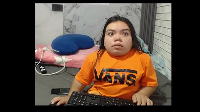 Michelle Brooks online show from October 29, 7:54 am