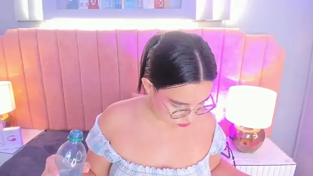 alys baker online show from October 8, 3:26 am