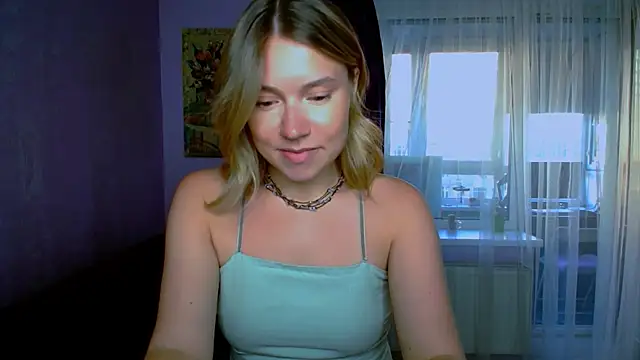 Snapshot of TaylorBre chatting on September 9, 4:56 am TaylorBre online show from September 9, 4:56 am