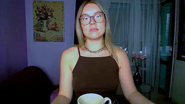 Snapshot of TaylorBre chatting on September 17, 5:42 am TaylorBre online show from September 17, 5:42 am