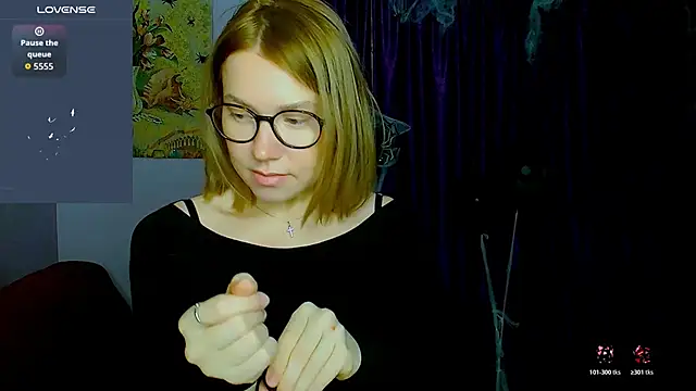 Snapshot of TaylorBre chatting on November 9, 6:44 am TaylorBre online show from November 9, 6:44 am