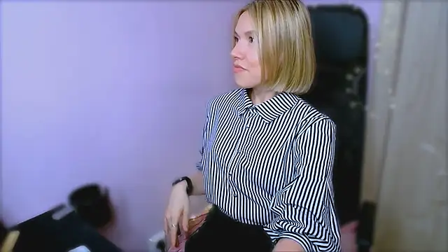 Snapshot of TaylorBre chatting on January 13, 2:11 pm TaylorBre online show from January 13, 2:11 pm