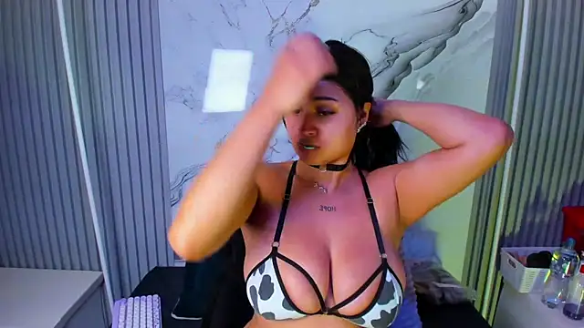 venusowen  online show from May 19, 2:01 pm
