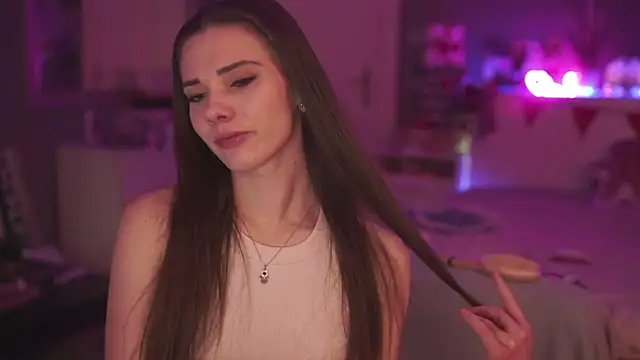 StephanieNeeson online show from December 5, 9:28 pm