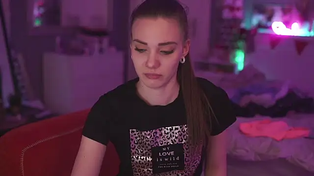 StephanieNeeson online show from December 6, 12:34 am