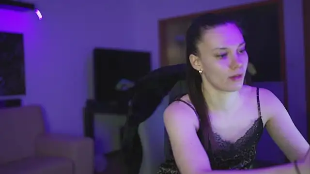 StephanieNeeson online show from February 28, 11:01 pm