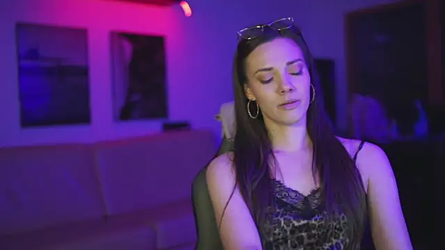 StephanieNeeson online show from March 21, 10:28 pm