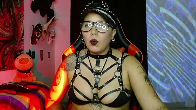 LilithSharon online show from April 6, 7:15 pm