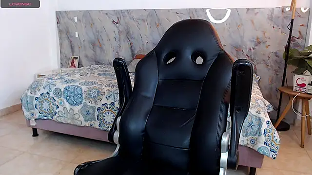 hanz col online show from December 4, 3:49 am