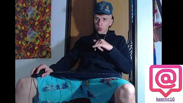 Snapshot of Keeny16 chatting on December 15, 7:24 am Keeny16 online show from December 15, 7:24 am