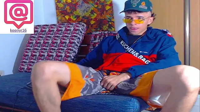 Snapshot of Keeny16 chatting on December 16, 2:49 pm Keeny16 online show from December 16, 2:49 pm