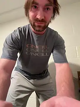 Snapshot of pizzaboy13 chatting on February 9, 5:55 am pizzaboy13 online show from February 9, 5:55 am