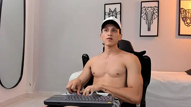 Snapshot of connor_twink chatting on January 15, 2:17 am connor twink online show from January 15, 2:17 am