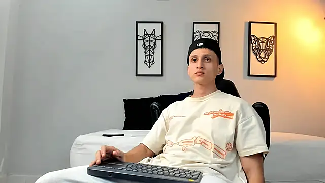 Snapshot of connor_twink chatting on January 29, 12:54 am connor twink online show from January 29, 12:54 am