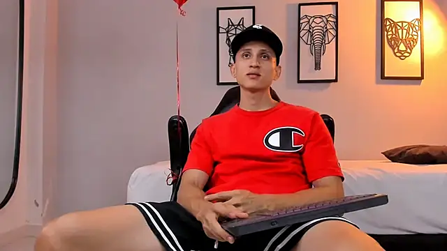Snapshot of connor_twink chatting on February 11, 1:31 am connor twink online show from February 11, 1:31 am