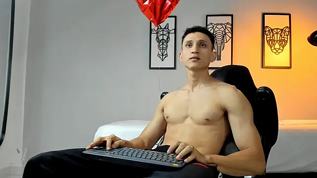 Snapshot of connor_twink chatting on February 14, 10:36 pm connor twink online show from February 14, 10:36 pm