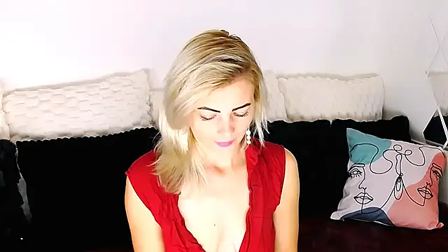 Snapshot of Aly_girl1 chatting on November 11, 2:17 pm Aly girl1 online show from November 11, 2:17 pm