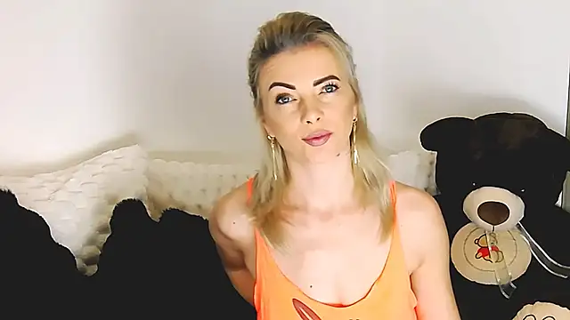 Snapshot of Aly_girl1 chatting on January 6, 11:03 am Aly girl1 online show from January 6, 11:03 am