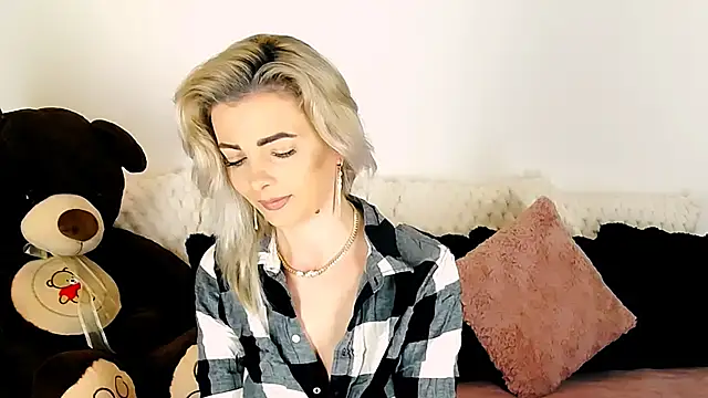 Snapshot of Aly_girl1 chatting on January 18, 1:37 pm Aly girl1 online show from January 18, 1:37 pm