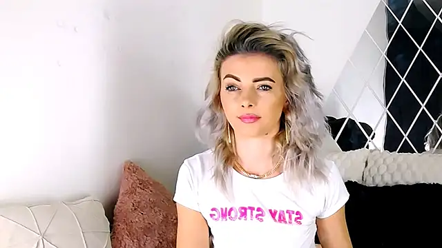 Snapshot of Aly_girl1 chatting on February 8, 12:30 pm Aly girl1 online show from February 8, 12:30 pm