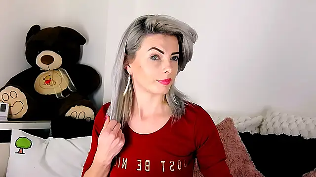 Snapshot of Aly_girl1 chatting on April 1, 11:00 am Aly girl1 online show from April 1, 11:00 am