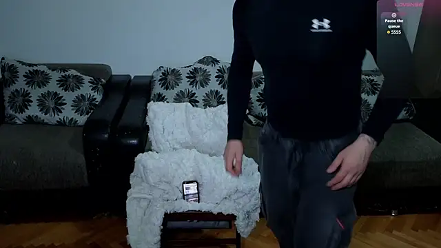 Snapshot of JohnnyStepBro chatting on April 10, 8:13 pm JohnnyStepBro online show from April 10, 8:13 pm