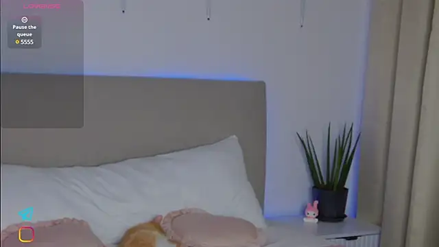 Lisa Moones online show from January 24, 6:25 pm