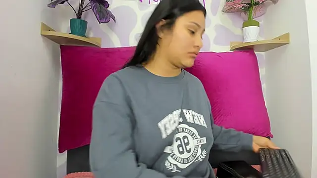 Snapshot of Little_Ivy chatting on September 20, 1:45 pm Little Ivy online show from September 20, 1:45 pm