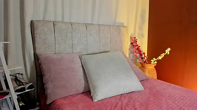 Snapshot of Little_Ivy chatting on September 25, 7:06 pm Little Ivy online show from September 25, 7:06 pm