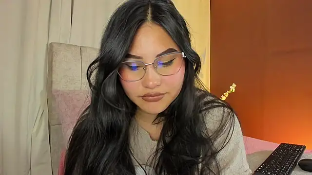 Snapshot of Little_Ivy chatting on October 3, 7:00 pm Little Ivy online show from October 3, 7:00 pm