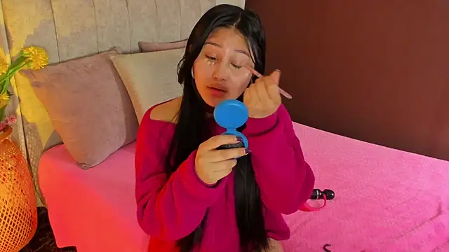 Snapshot of Little_Ivy chatting on October 22, 7:24 pm Little Ivy online show from October 22, 7:24 pm