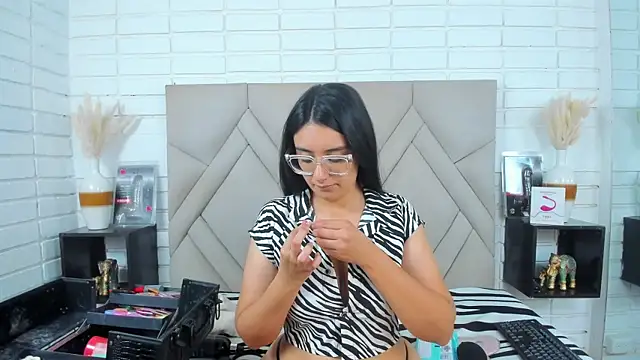 Snapshot of Isis_Osman chatting on September 20, 7:37 pm Isis Osman online show from September 20, 7:37 pm