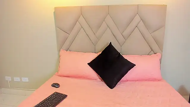 Isis Osman online show from February 26, 7:46 pm