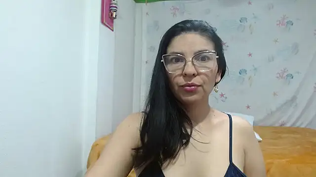anybellucci43 online show from March 10, 2:39 am