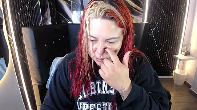 Bruja  Scarlata online show from November 6, 10:05 am