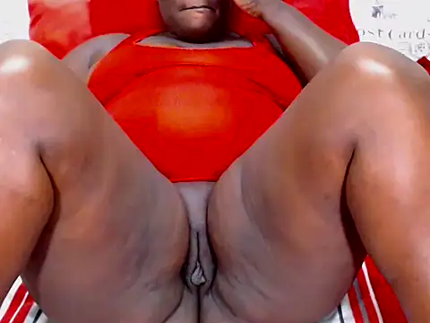 Honeybumsx32 online show from May 17, 6:04 pm