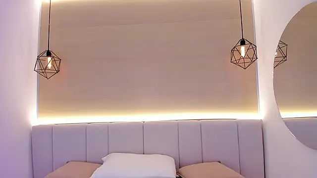 Snapshot of valerysantos_ chatting on February 18, 12:12 pm valerysantos online show from February 18, 12:12 pm