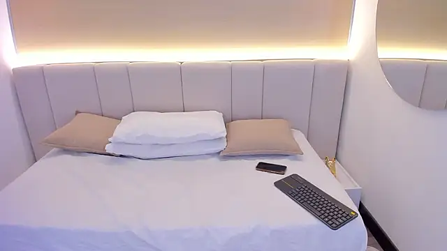 Snapshot of valerysantos_ chatting on March 10, 11:59 am valerysantos online show from March 10, 11:59 am