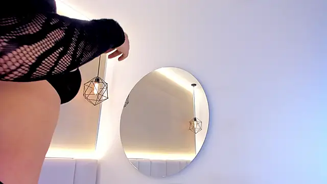 Snapshot of valerysantos_ chatting on March 26, 12:22 pm valerysantos online show from March 26, 12:22 pm