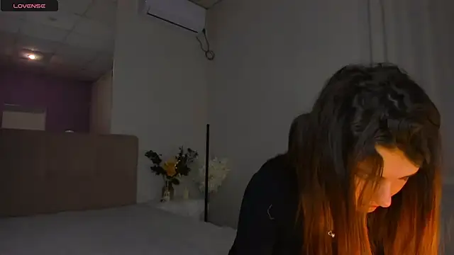 Snapshot of Laura_Leee chatting on December 22, 6:28 am Laura Leee online show from December 22, 6:28 am