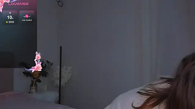 Snapshot of Laura_Leee chatting on December 23, 9:38 am Laura Leee online show from December 23, 9:38 am