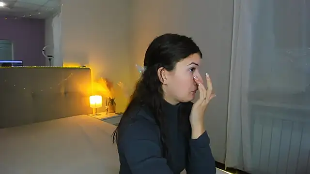 Snapshot of Laura_Leee chatting on November 19, 6:02 am Laura Leee online show from November 19, 6:02 am