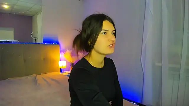 Snapshot of Laura_Leee chatting on November 20, 5:51 am Laura Leee online show from November 20, 5:51 am