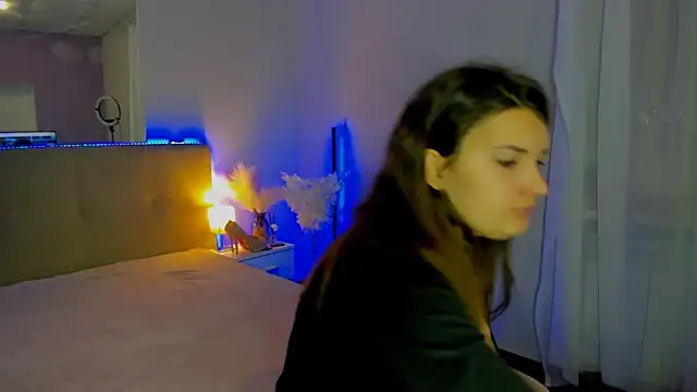 Snapshot of Laura_Leee chatting on November 25, 6:02 am Laura Leee online show from November 25, 6:02 am