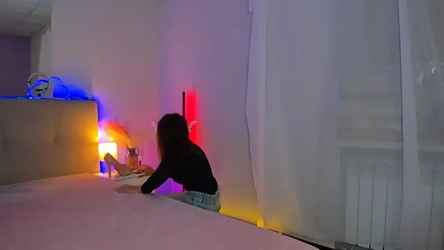 Snapshot of Laura_Leee chatting on December 2, 5:57 am Laura Leee online show from December 2, 5:57 am