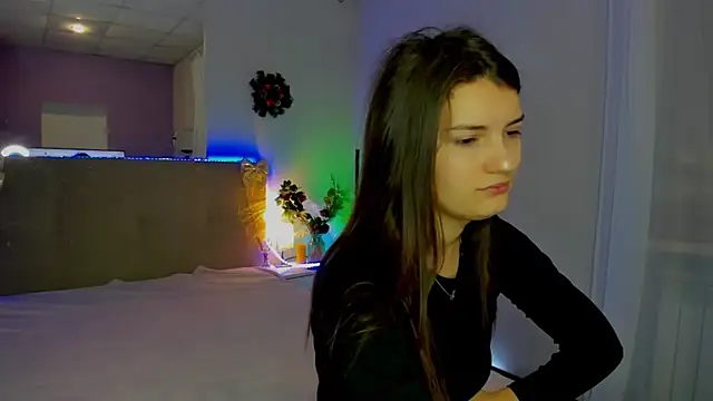 Snapshot of Laura_Leee chatting on December 17, 5:57 am Laura Leee online show from December 17, 5:57 am