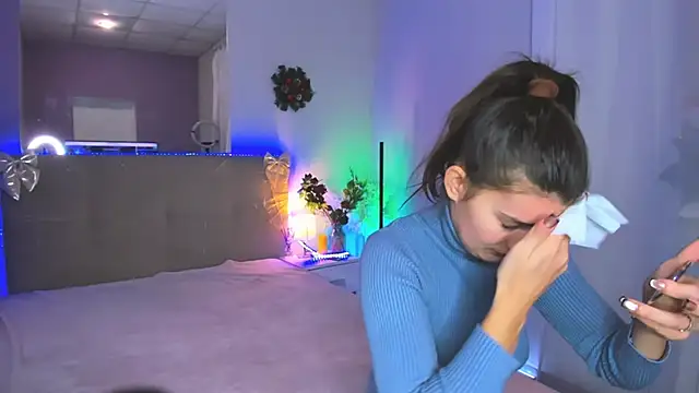 Snapshot of Laura_Leee chatting on December 21, 6:20 am Laura Leee online show from December 21, 6:20 am