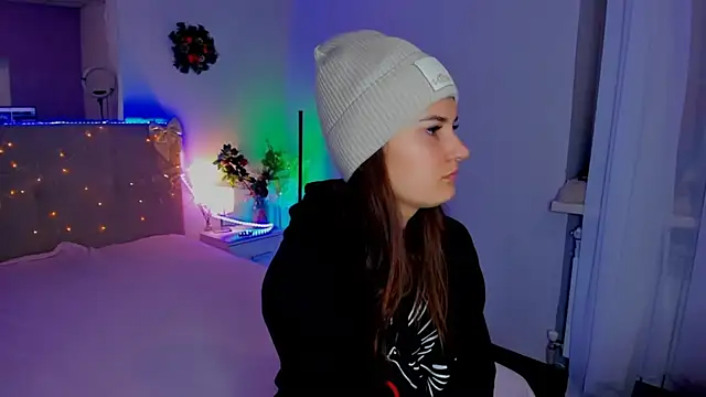 Snapshot of Laura_Leee chatting on January 8, 6:26 am Laura Leee online show from January 8, 6:26 am