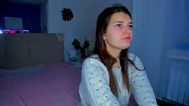 Snapshot of Laura_Leee chatting on January 11, 6:18 am Laura Leee online show from January 11, 6:18 am