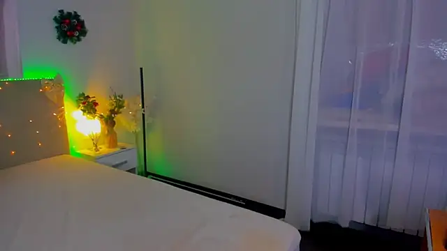 Snapshot of Laura_Leee chatting on January 13, 6:18 am Laura Leee online show from January 13, 6:18 am